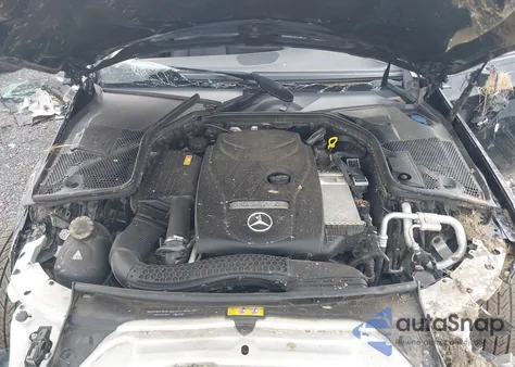 2017 Mercedes-Benz C 300 4Matic z USA, uszkodzony, nr VIN WDDWJ4KB6HF477690